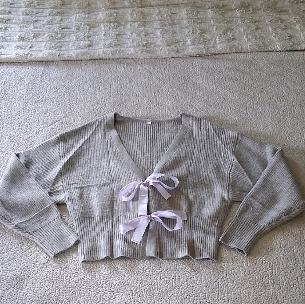 Elegant Gray V-Neck Sweater with Bow Details